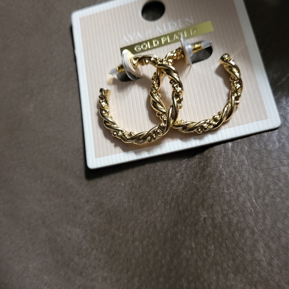 Ava & Aiden Gold Twisted Hoop Earrings Nwot